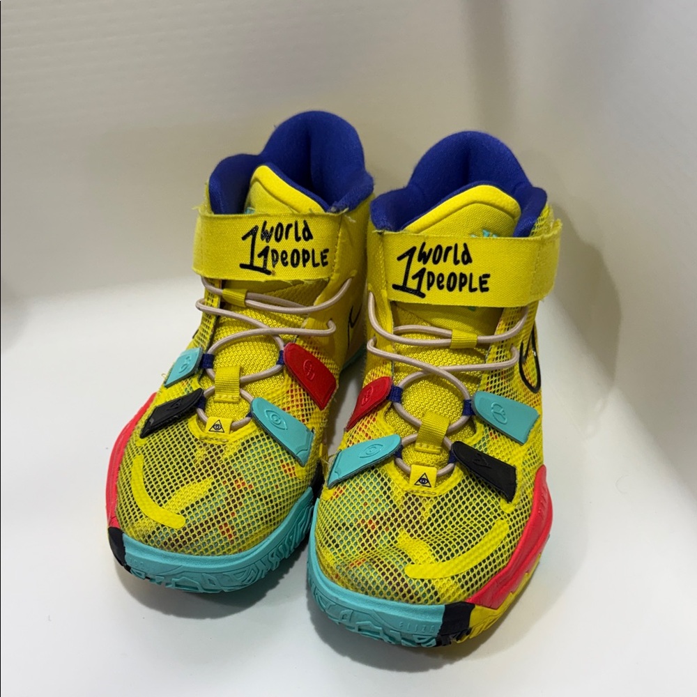 Us 2Y
The Nike Kyrie 7 1 World 1 People Electric Yellow - Picture 2 of 7